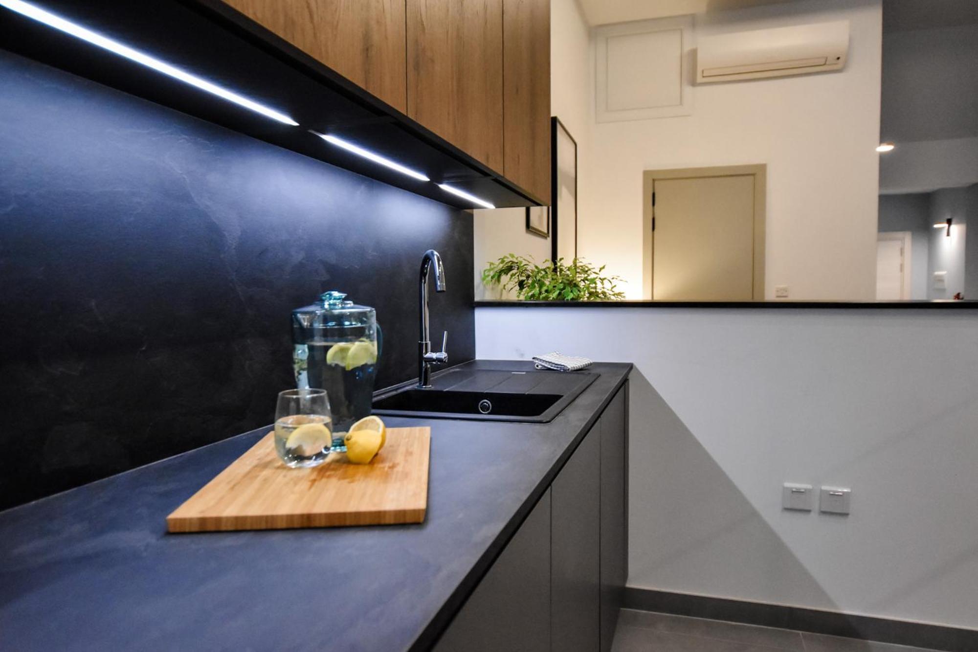 Apartment Naomi's - Designer Furnished In The Heart Of *