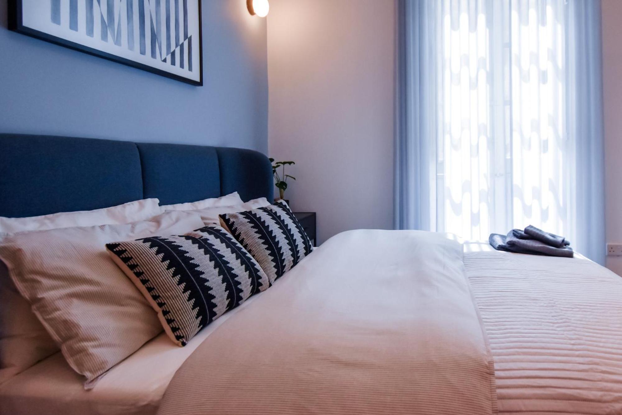 Apartment Naomi's - Designer Furnished In The Heart Of *