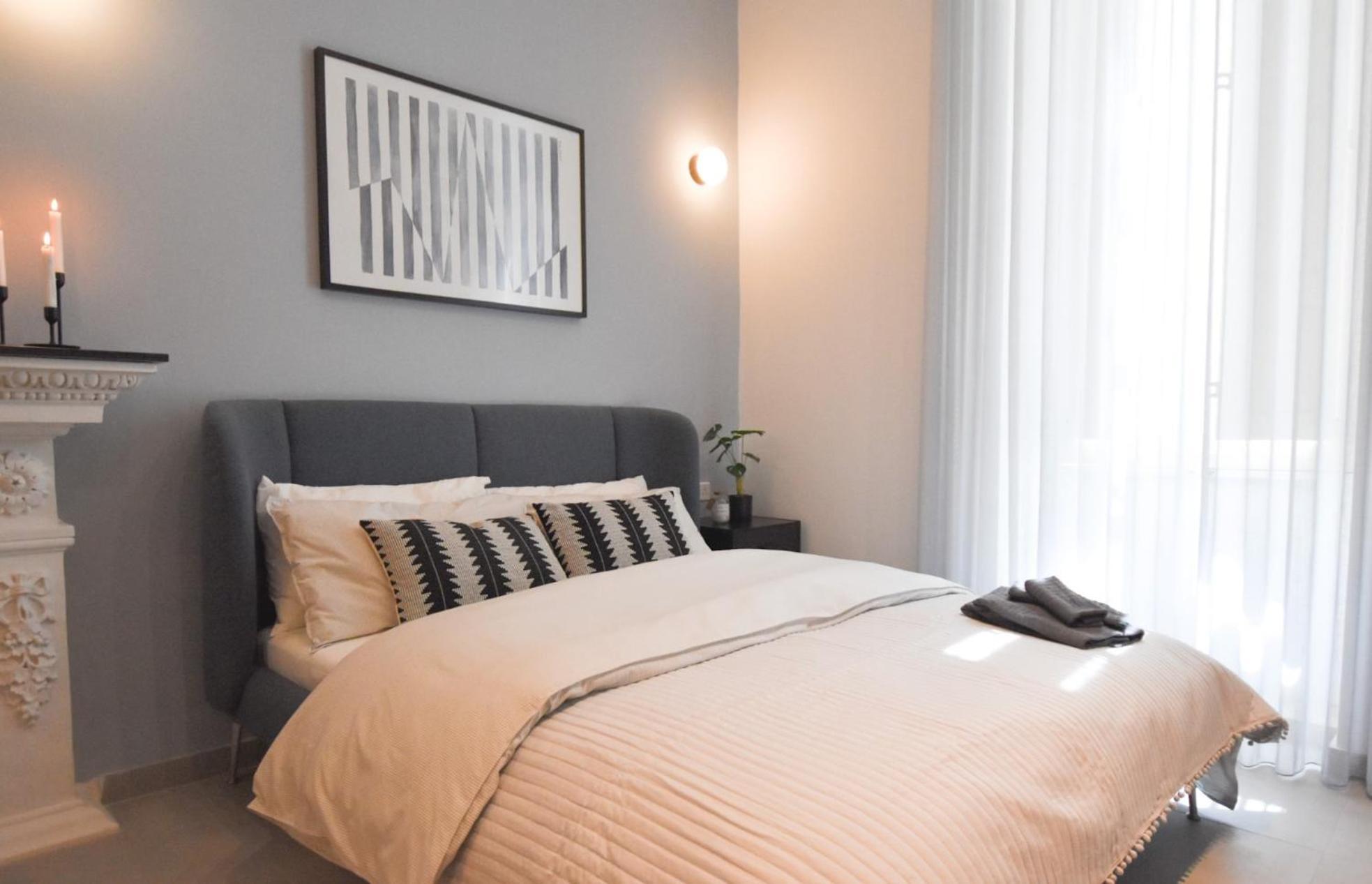 Naomi's - Designer Furnished In The Heart Of Apartment *